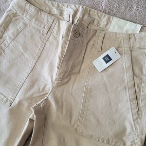 GAP Khakis NWT Skinny Mini Size 2 Pants Brand New
